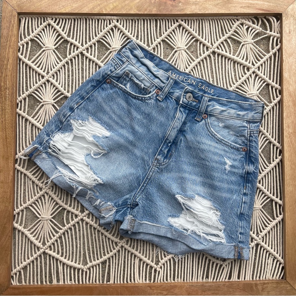 American Eagle Distressed High Rise Jean Shorts Size 0 - Mom Short